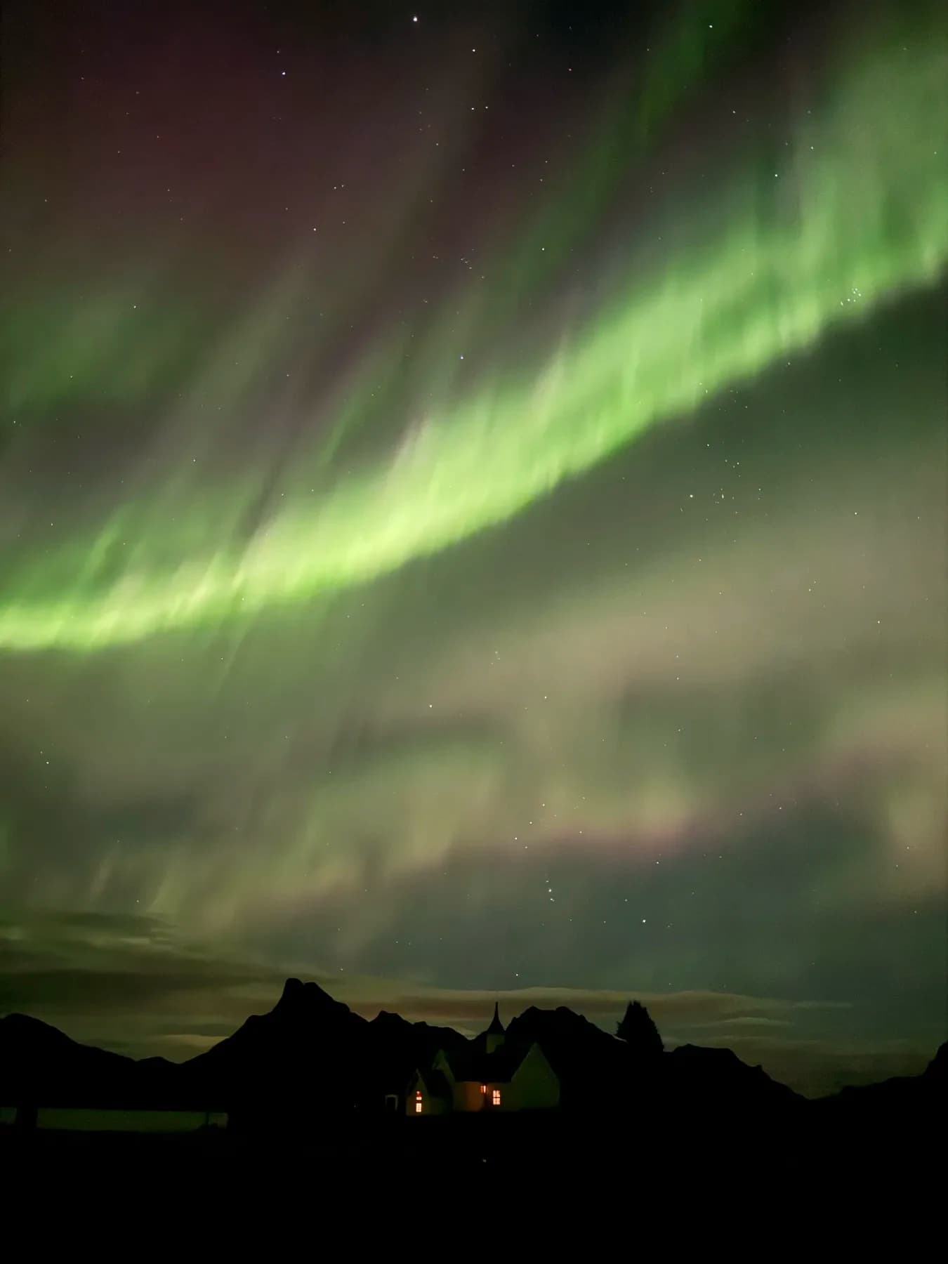 A quiet aurora night