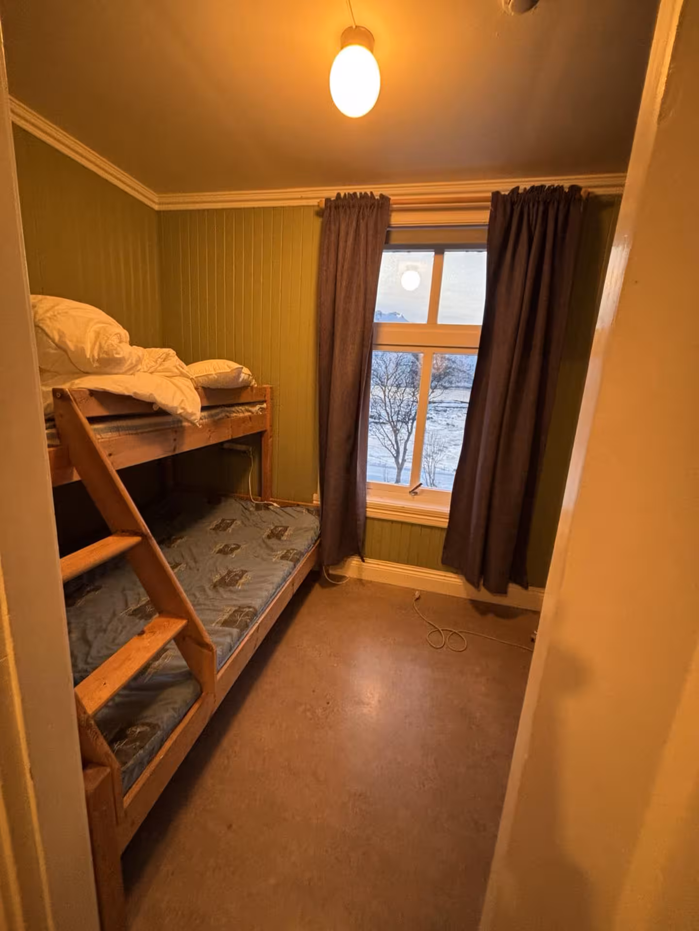Lite soverom med dobbel kø
