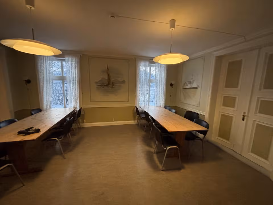 Spisesal med to langbord o